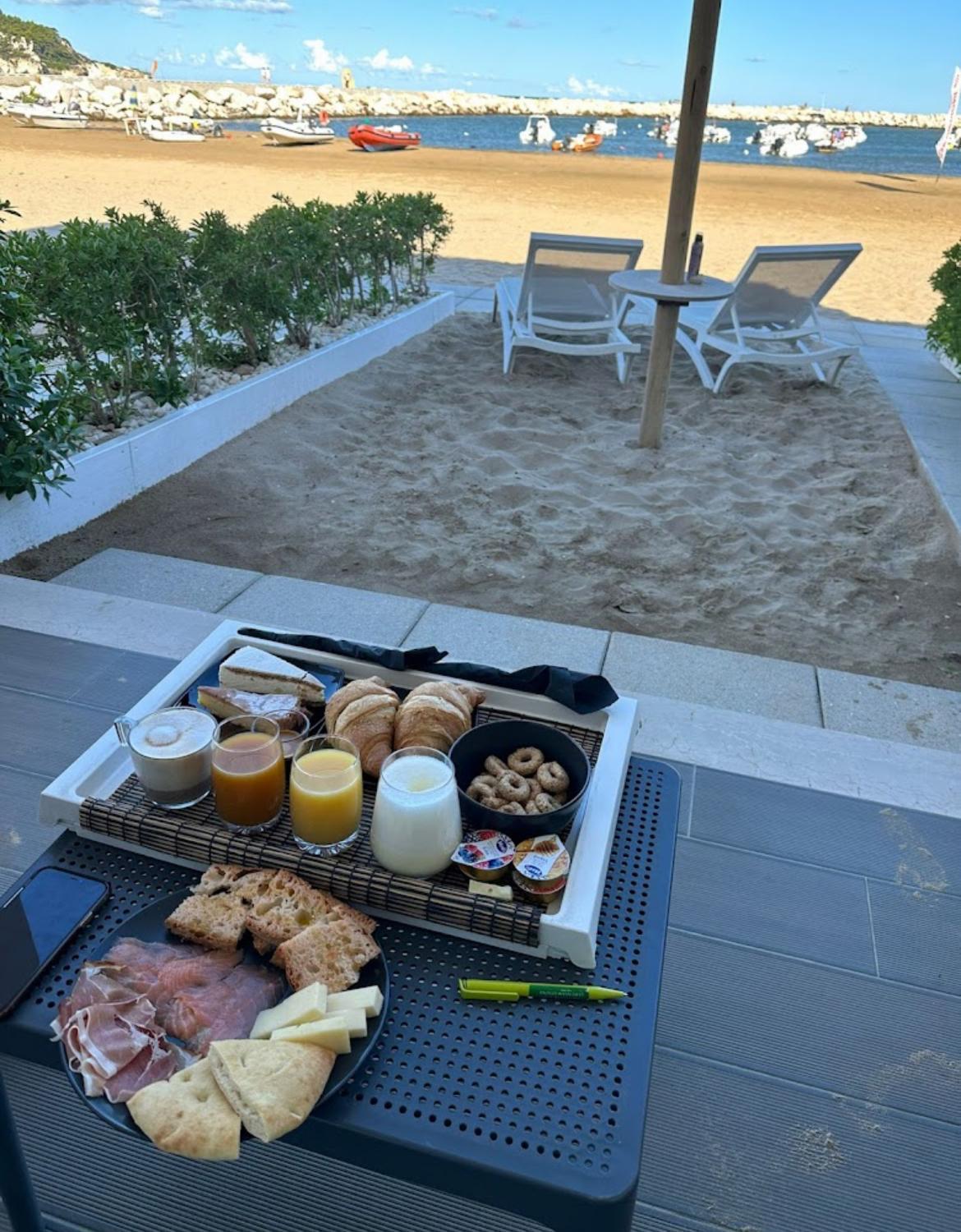 Marina Bay Beach Hotel Peschici Eksteriør billede