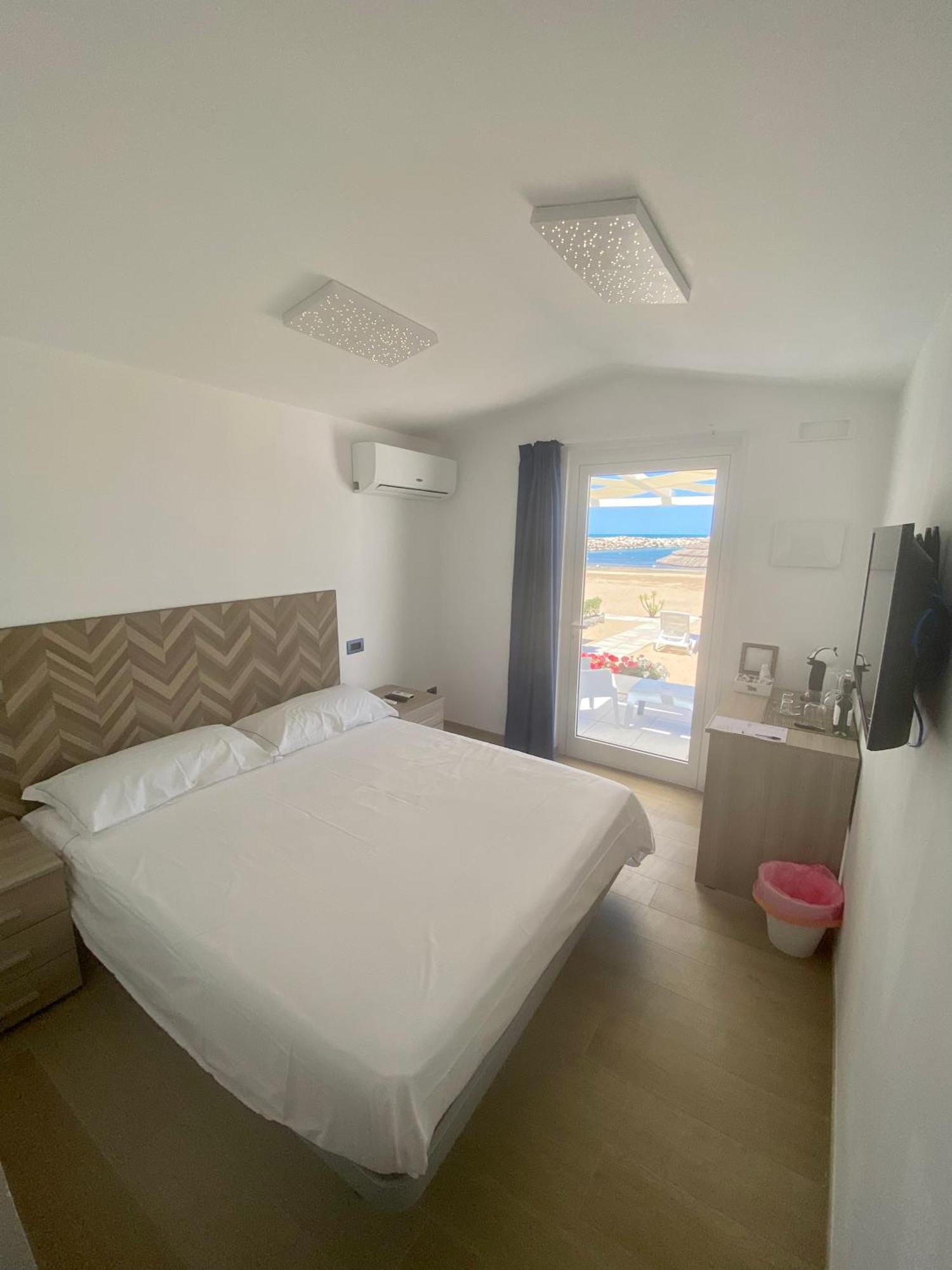 Marina Bay Beach Hotel Peschici Eksteriør billede