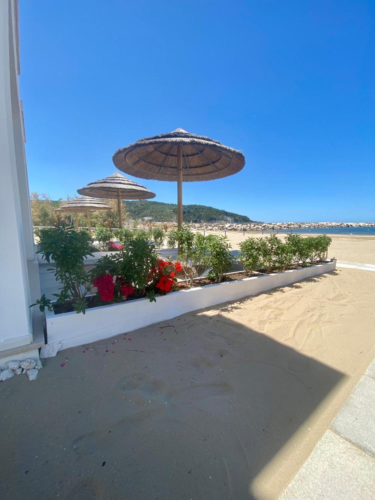 Marina Bay Beach Hotel Peschici Eksteriør billede