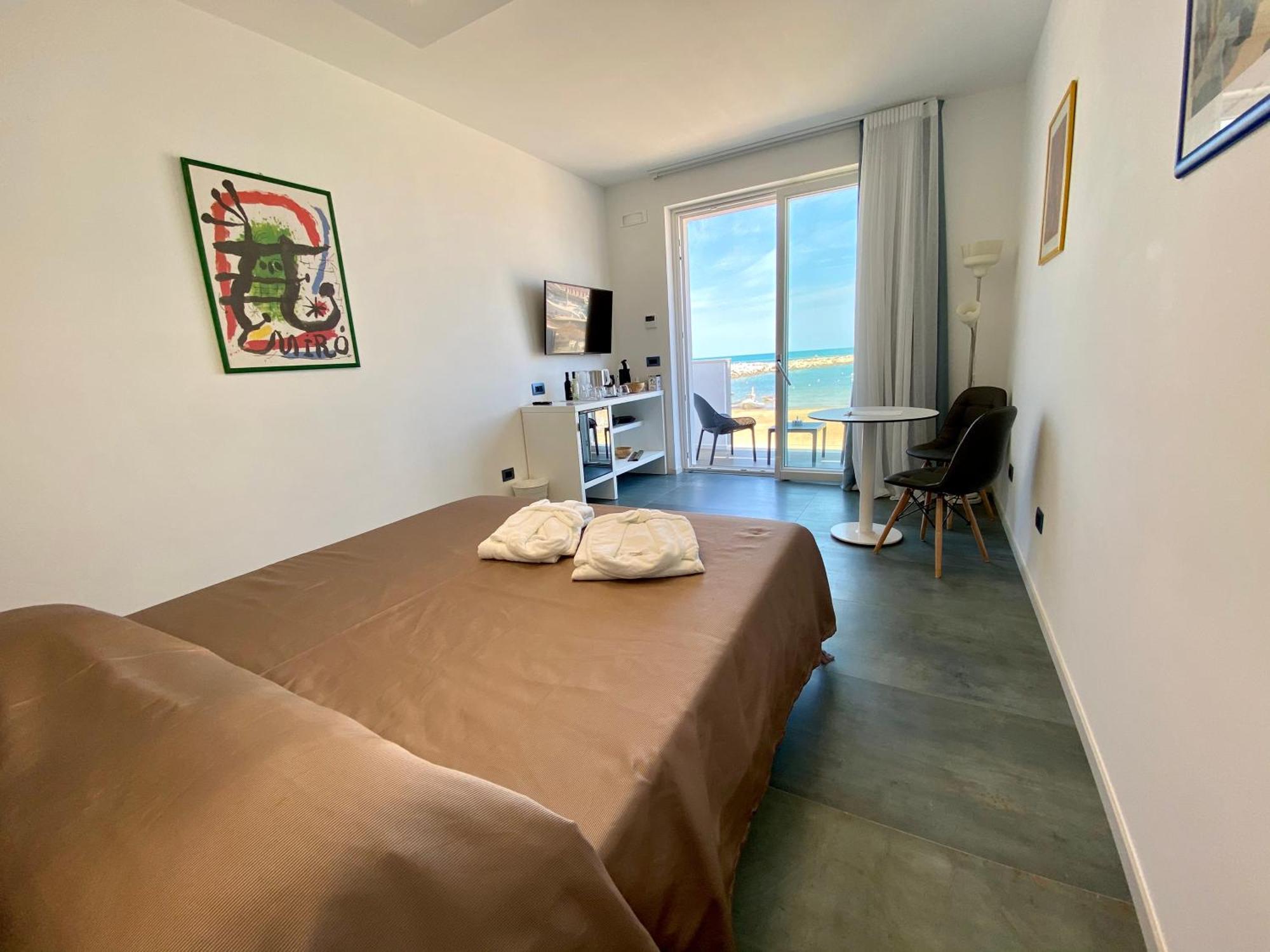 Marina Bay Beach Hotel Peschici Eksteriør billede