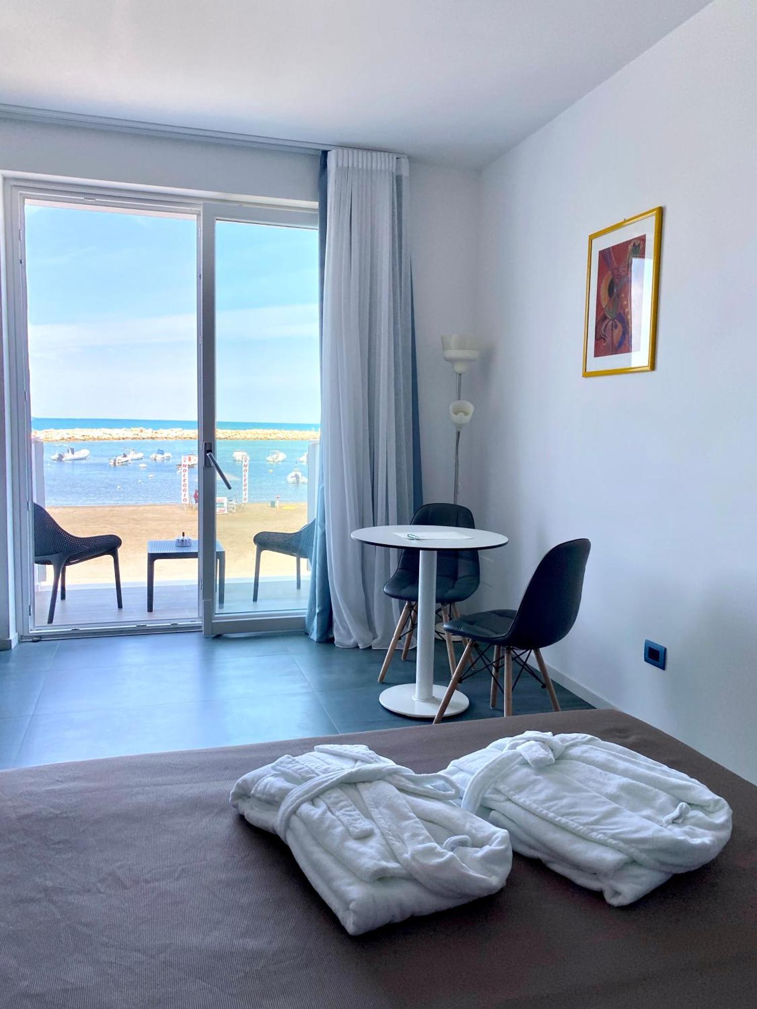 Marina Bay Beach Hotel Peschici Eksteriør billede